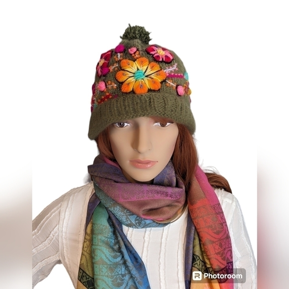 Beautiful Chullo Handmade flower multicolor design/ Boho style - Picture 4 of 8